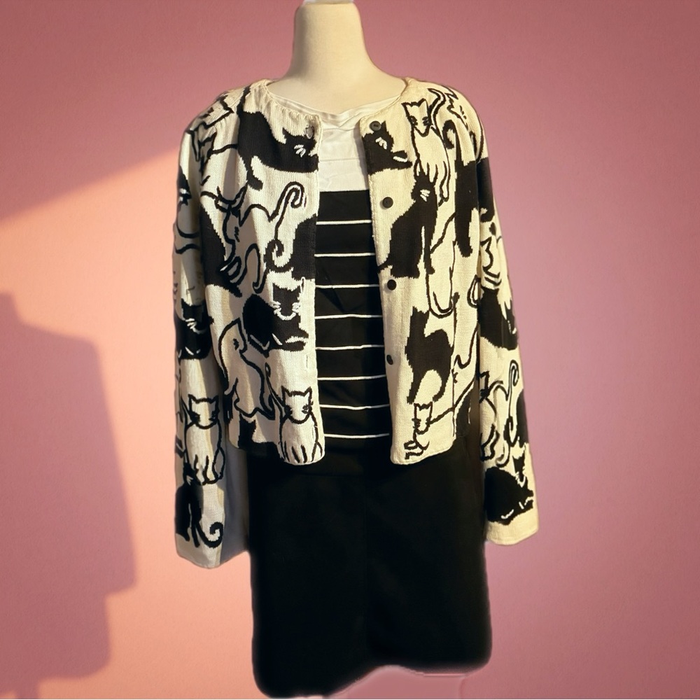 Michael Simon Collectable Vintage Women's Black and White Cat Sweater